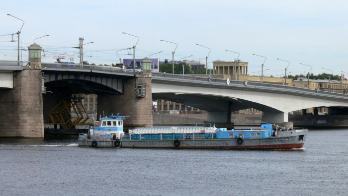 Разводной мост Александра Невского в Санкт-Петербурге
