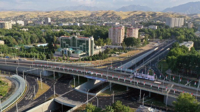 Душанбе столица памятник Самани