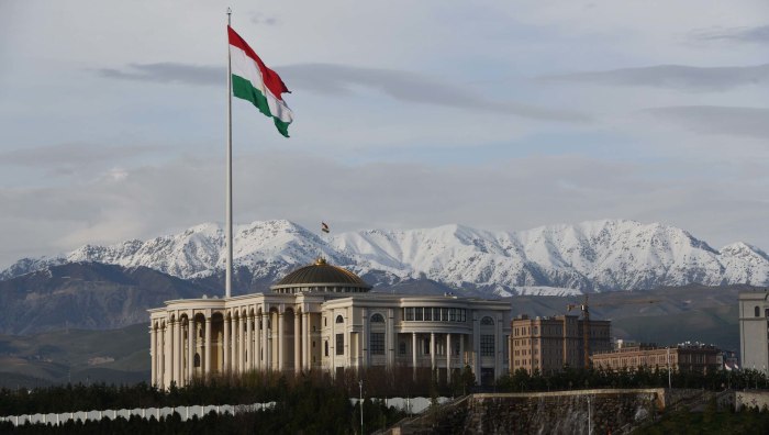 Душанбе столица памятник Самани