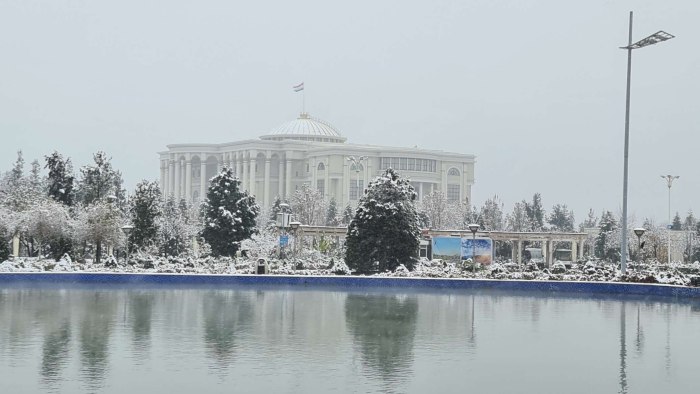 Таджикистан Душанбе зима