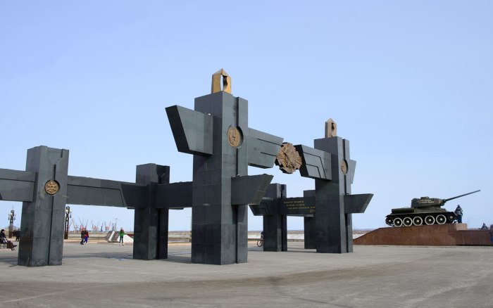 Памятник матери в Якутске