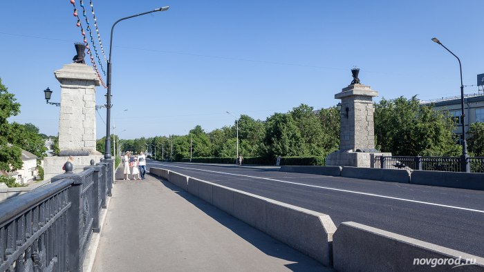 Мост Александра Невского Великий Новгород колонны