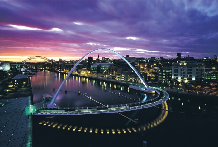 Мост тысячелетия в Гейтсхеде (Gateshead Millennium Bridge), Великобритания