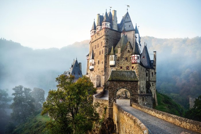 Замок Эльц Германия фото