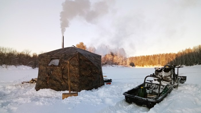Зимняя рыболовная палатка с печкой